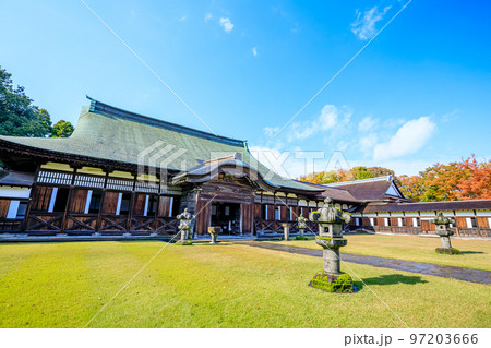 秋の高岡山瑞龍寺　富山県高岡市 97203666
