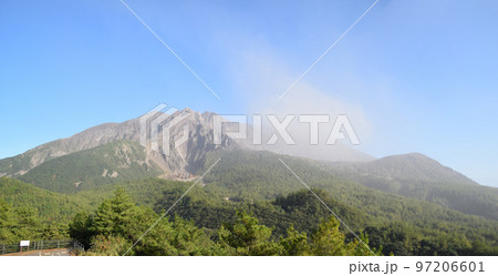 噴煙に煙る錦江湾 噴煙に煙る錦江湾 97206601