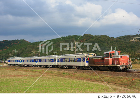 松浦鉄道MR-600形気動車甲種輸送 97206646