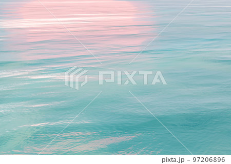 美しい夕方の海 97206896