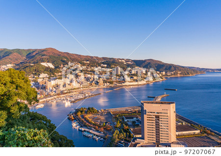 （静岡県）熱海のホテル街　早朝 97207067