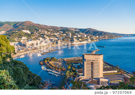 (静岡県)熱海のホテル街 早朝 (静岡県)熱海のホテル街 早朝 97207069