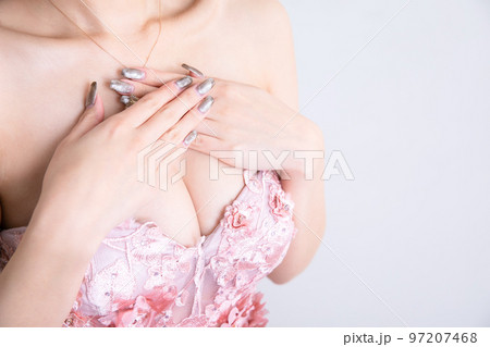 セクシーな女性の胸元 sexy セクシーな女性の胸元 sexy 97207468