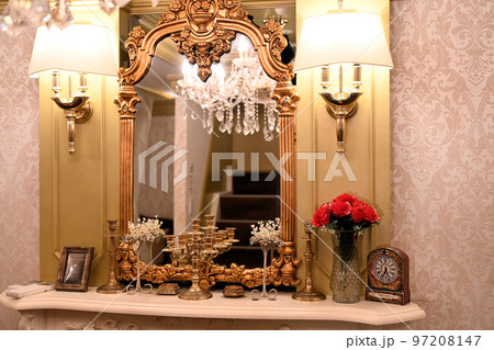 アンティークな鏡台 97208147