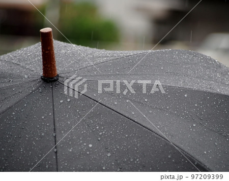 雨降り 97209399