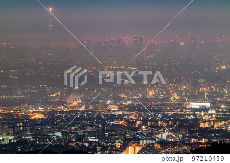 《東京都》霧の東京超遠景都市夜景 《東京都》霧の東京超遠景都市夜景 97210459