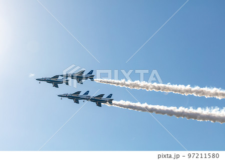 ブルーインパルスの航空ショー 97211580