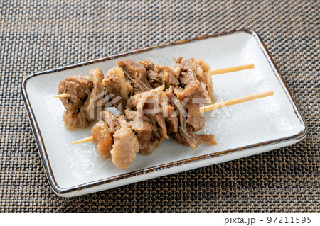 おでん単品、牛すじ肉串。 おでん単品、牛すじ肉串。 97211595