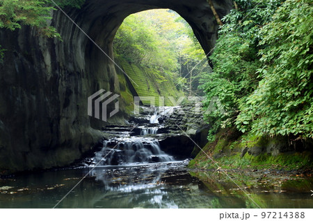 亀岩の洞窟 (通称：「濃溝の滝」)  千葉県君津市 97214388