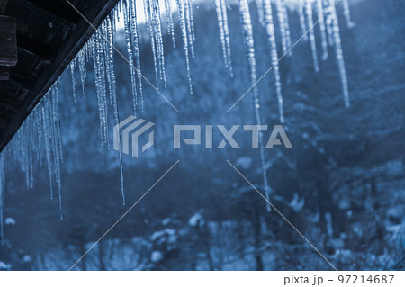 氷柱 つららの写真素材 [97214687] - PIXTA