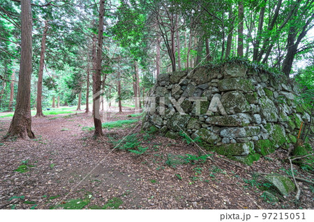 【日本100名城】安土城　本丸の伝台所石垣1　滋賀県近江八幡市 97215051