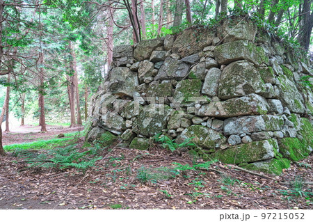 【日本100名城】安土城　本丸の伝台所石垣2　滋賀県近江八幡市 97215052