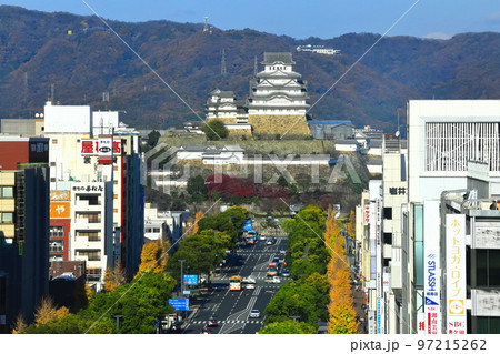 【兵庫県】晴天の姫路城と大手前通り 97215262