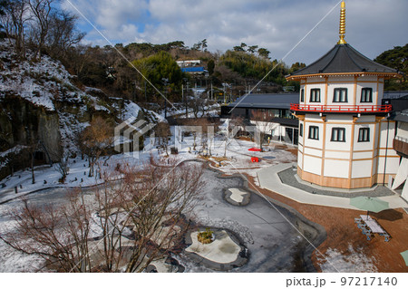 松島離宮・離宮庭園の雪景色とレツルタワー（宮城県） 97217140