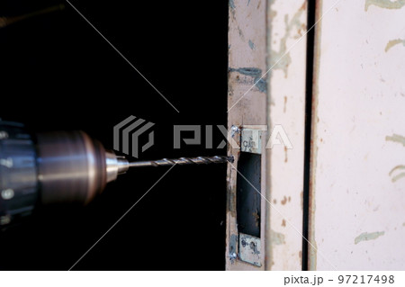 建具　鍵　ストライク　ドリル　穴あけ　作業　工事 97217498