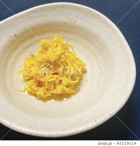菊花のおひたしの写真・アップ(食用菊) 菊花のおひたしの写真・アップ(食用菊) 97219114