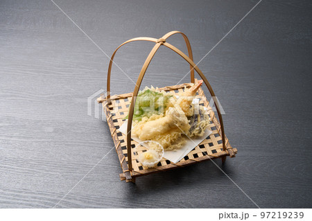 日本料理、海鮮と野菜の天ぷら盛り合わせ 日本料理、海鮮と野菜の天ぷら盛り合わせ 97219239