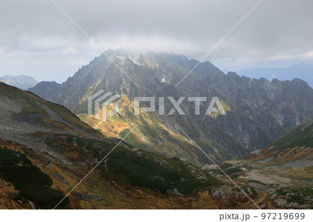 [定額] 秋の別山乗越からの展望 ( 剱岳方面 2021年9月 富山県 立山町 ) 97219699