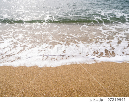 砂浜の波打ち際。 砂浜の波打ち際。 97219945