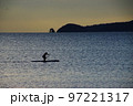 福津市鏡の海の夕陽、夕焼け、反射 97221317