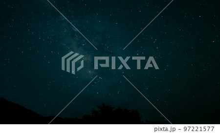 見上げたら天の川 97221577