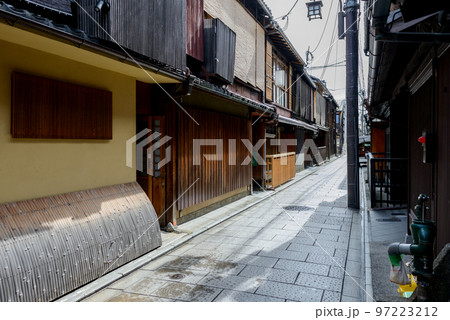 京都・祇園の路地と町屋 97223212
