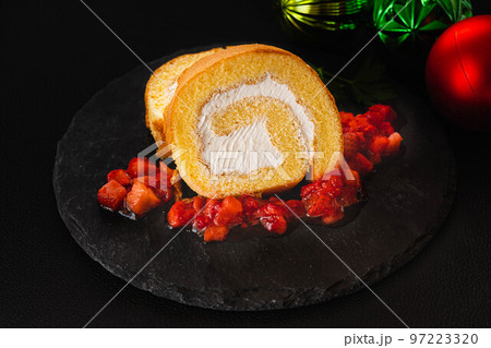 クリスマスのロールケーキ 97223320