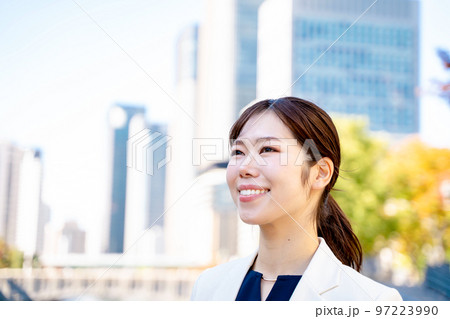 ビジネスシーン　屋外 97223990