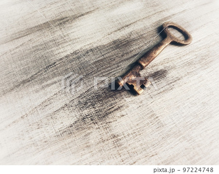 アンティークゴールドの鍵 97224748