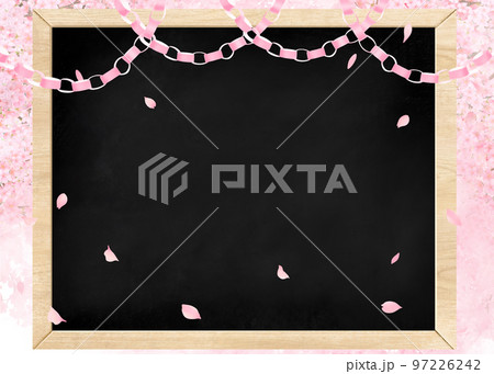 華やかな桜の花と黒板ーピンク色の折り紙の輪っかー春の花びら舞い散る背景素材 97226242