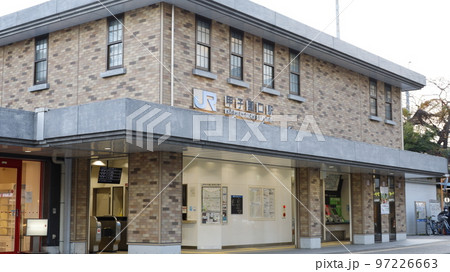 JR東海道線の甲子園口駅 97226663