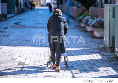 日本の横浜都市景観　高齢化社会＝横浜市内で 97227021