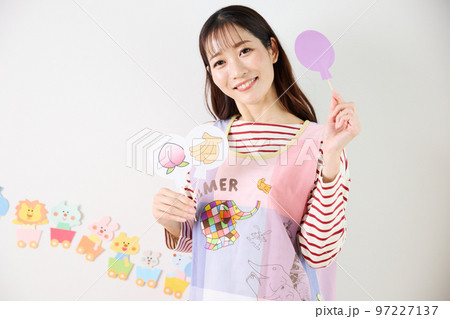 保育士ポートレート 97227137