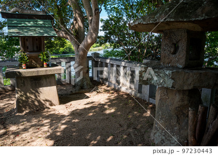【水神社】小さな神社の境内 【水神社】小さな神社の境内 97230443