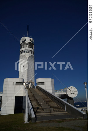シンボルタワー、横浜、よこはま、港、海、空、青、日本、埠頭、本牧、ほんもく、白、白いタワー、信号機、 97231684