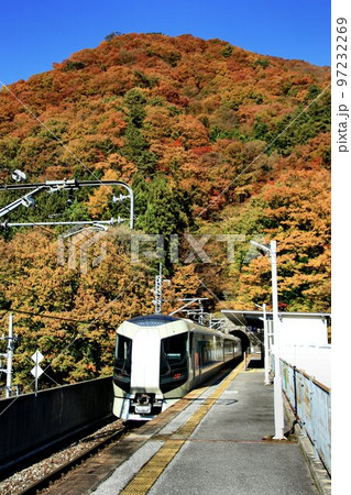 錦秋の天翔ける… 秋の川治温泉郷を『特急リバティ会津』が行く 東武鉄道・500系 錦秋の天翔ける… 秋の川治温泉郷を『特急リバティ会津』が行く 東武鉄道・500系 97232269