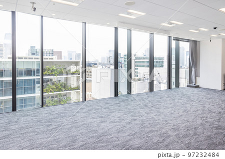 ガラス張りの会議室 97232484