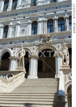 巨人の階段~ドゥカーレ宮殿~(イタリア-ベネチア) 巨人の階段~ドゥカーレ宮殿~(イタリア-ベネチア) 97232577