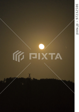 北杜市白州町、月齢16.7の月と接近した火星（月の右下） 97232586