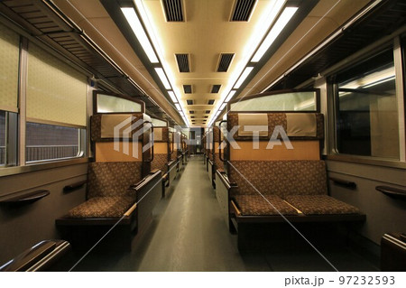 【阪急】京都線 6300系「京とれいん」の車内 97232593