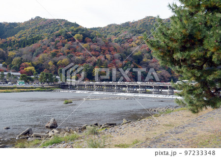 秋の嵐山 渡月橋 京都市右京区 秋の嵐山 渡月橋 京都市右京区 97233348