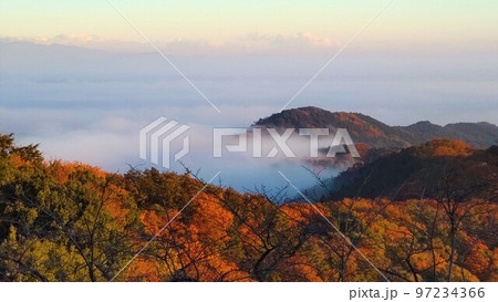 栃木県太平山から見る雲海と紅葉 栃木県太平山から見る雲海と紅葉 97234366