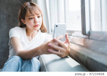 女性ポートレート 97234608