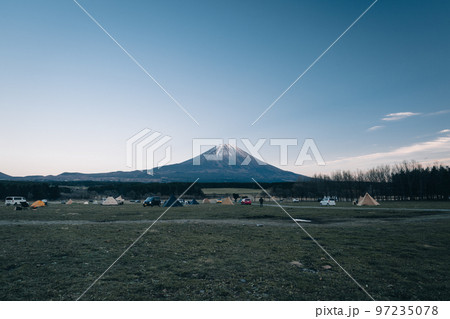 富士山とふもとっぱらキャンプ場の自然風景【山梨県】 富士山とふもとっぱらキャンプ場の自然風景【山梨県】 97235078