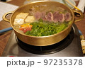 滋賀県名物の鴨鍋のすき焼き 97235378