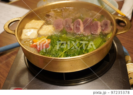 滋賀県名物の鴨鍋のすき焼き 97235378