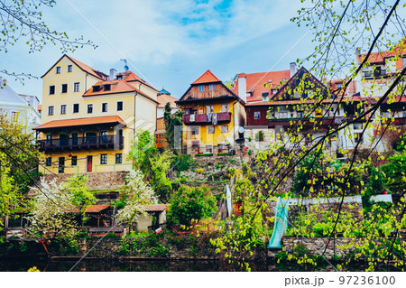 赤い三角屋根の家　チェスキー・クルムロフ 97236100