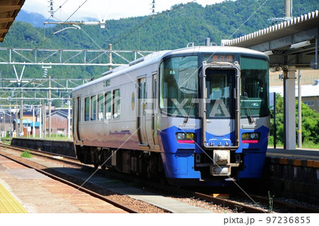 【えちごトキめき鉄道】あいの風とやま鉄道線泊駅 ET122形 97236855
