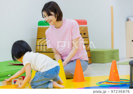 保育　運動　習い事　幼児　 97236876