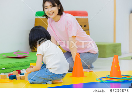 保育　運動　習い事　幼児　 97236878